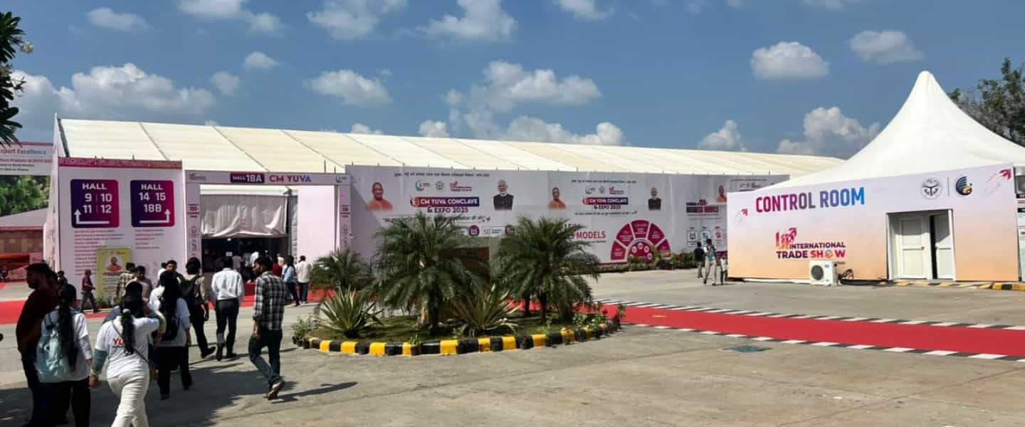 exhibition-german-hanger